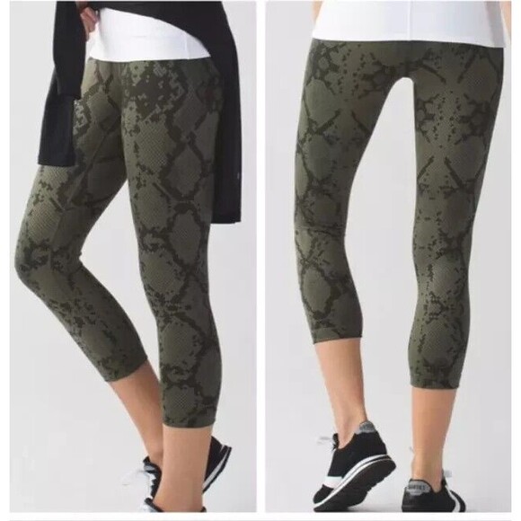 LULULEMON Wunder Under Crop Green Snake Print Full-On Luon Leggings SIZE 6 - Picture 1 of 8
